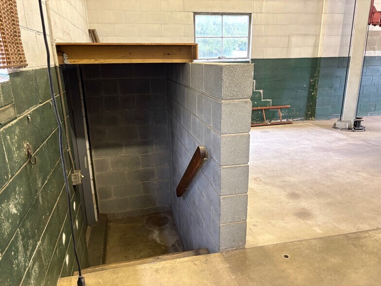 More Photos Of 6712 Main St, Martins Creek Service Station For Sale