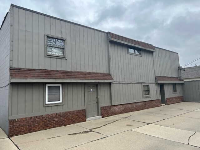 More Photos Of 19650 Harper Ave, Grosse Pointe Woods Medical For Sale