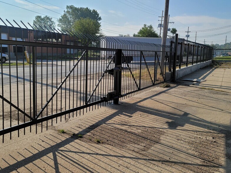 More Photos Of 603 Sunshine Rd, Kansas City Warehouse For Lease