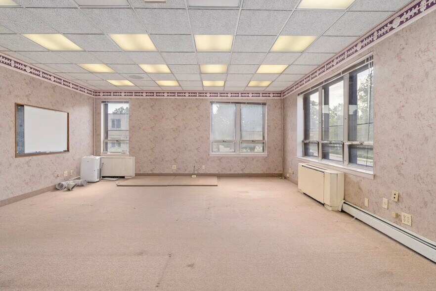 More Photos Of 609 Farmington Ave, Hartford Medical For Lease