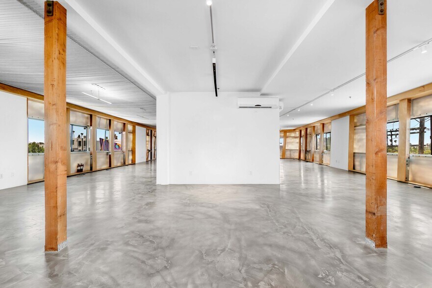 More Photos Of 2434 Lincoln Blvd, Venice Loft Creative Space For Sale
