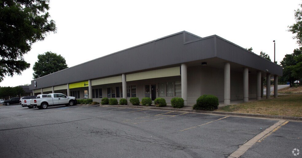 More Photos Of 11701 I-30 Hwy, Little Rock Office For Sale