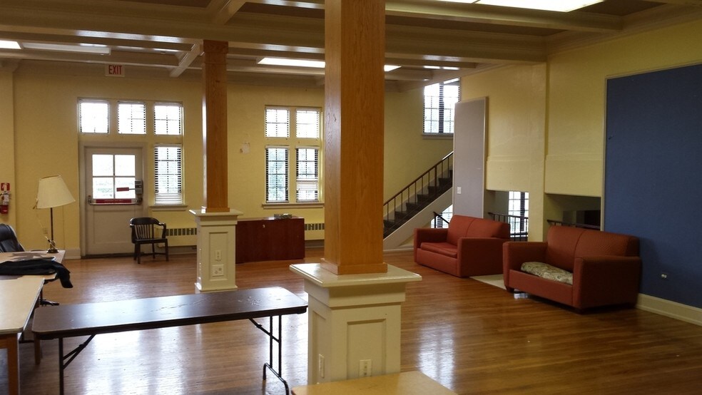 More Photos Of 501 N Tryon St, Charlotte Religious Facility For Lease