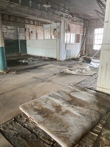 More Photos Of 600 Main St., Greenwood Industrial For Sale