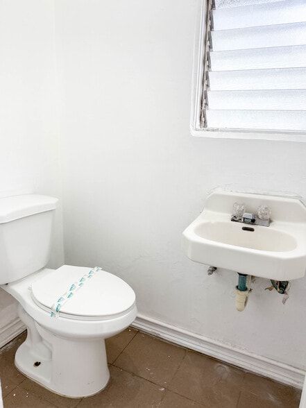 More Photos Of 2192-2194 National Ave, San Diego Storefront Retail Residential For Lease