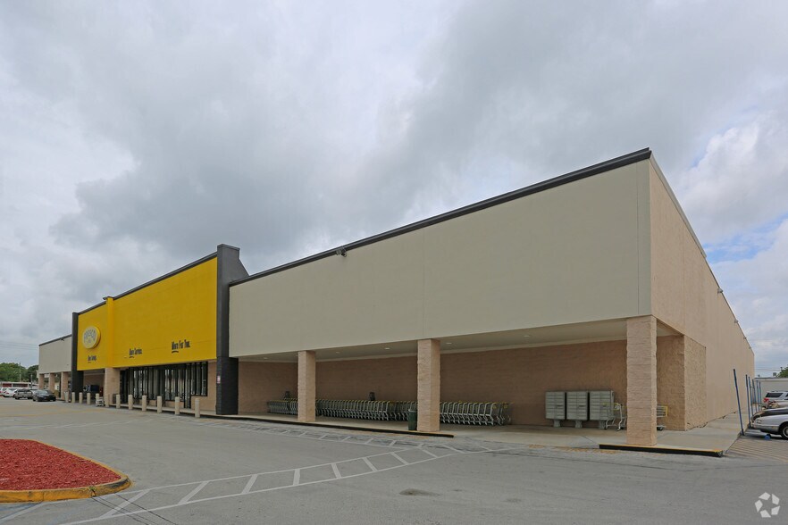 More Photos Of 901-1201 E 10th Ave, Hialeah Unknown For Lease