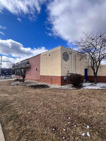 More Photos Of 1780 22nd Ave, Kenosha Fast Food For Sale
