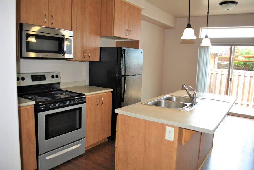 More Photos Of 19731 SW Athena Ct, Aloha Apartments For Sale
