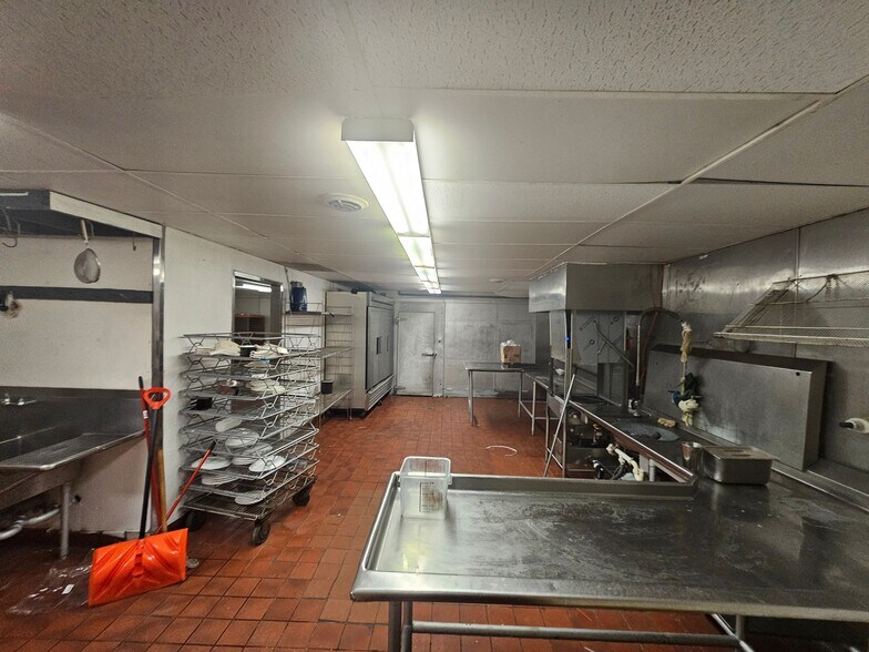 More Photos Of 6190 Broadway, Merrillville Restaurant For Sale