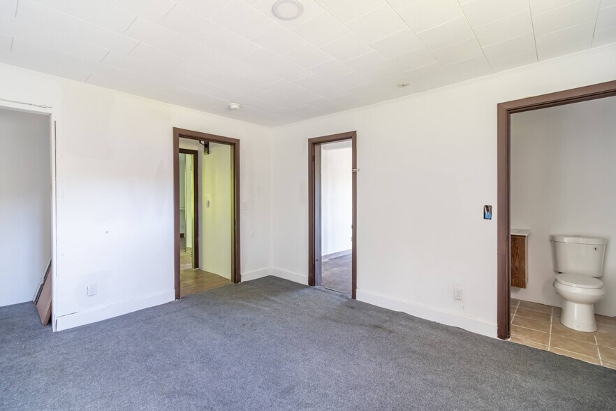 More Photos Of 196 US Route 1, Bucksport Hotel For Sale