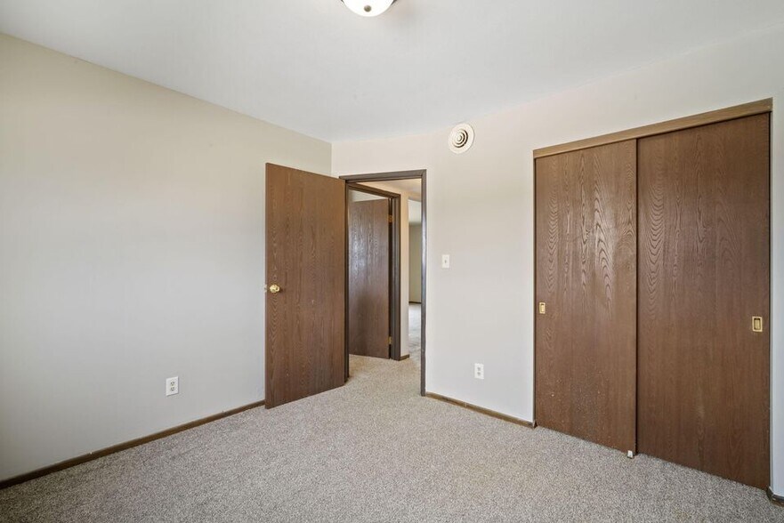 More Photos Of 9015 N 96th St, Milwaukee Apartments For Sale