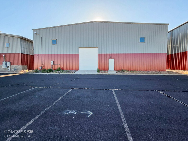 More Photos Of 63205 Gibson Air Rd, Bend Airplane Hangar For Sale