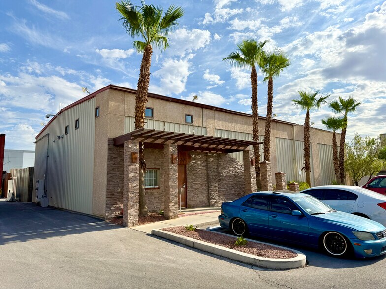 More Photos Of 1220 Rockpebble St, North Las Vegas Light Manufacturing For Lease