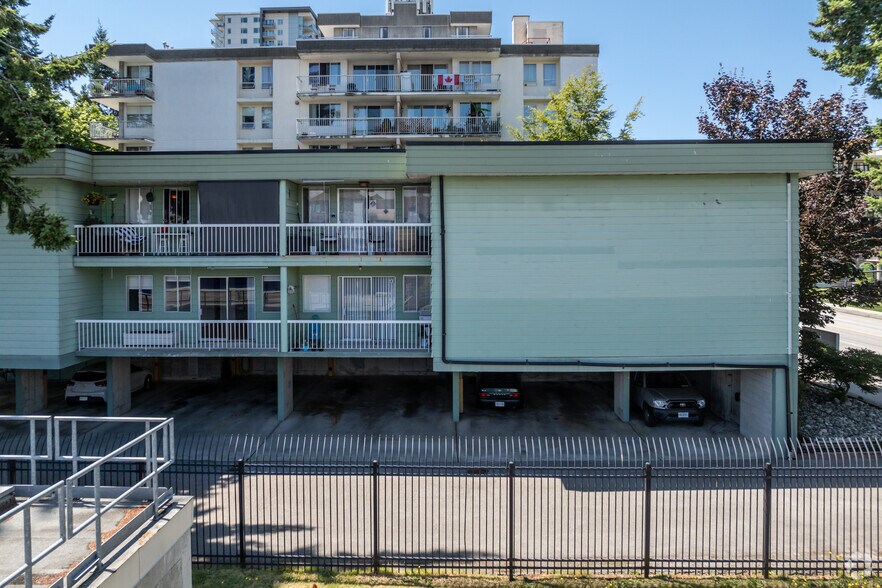 More Photos Of 15318 N Bluff Rd, White Rock Apartments For Sale