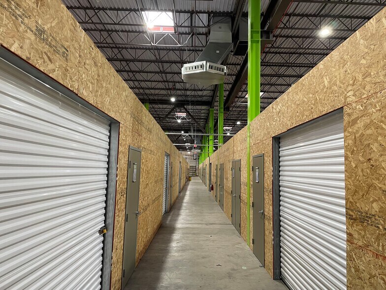 More Photos Of 7055 Old Katy Rd, Houston Flex For Sale