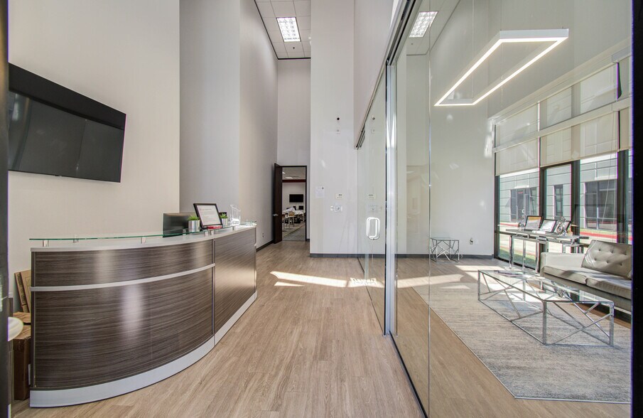 More Photos Of 9330 Kirby Dr, Houston Research And Development For Lease