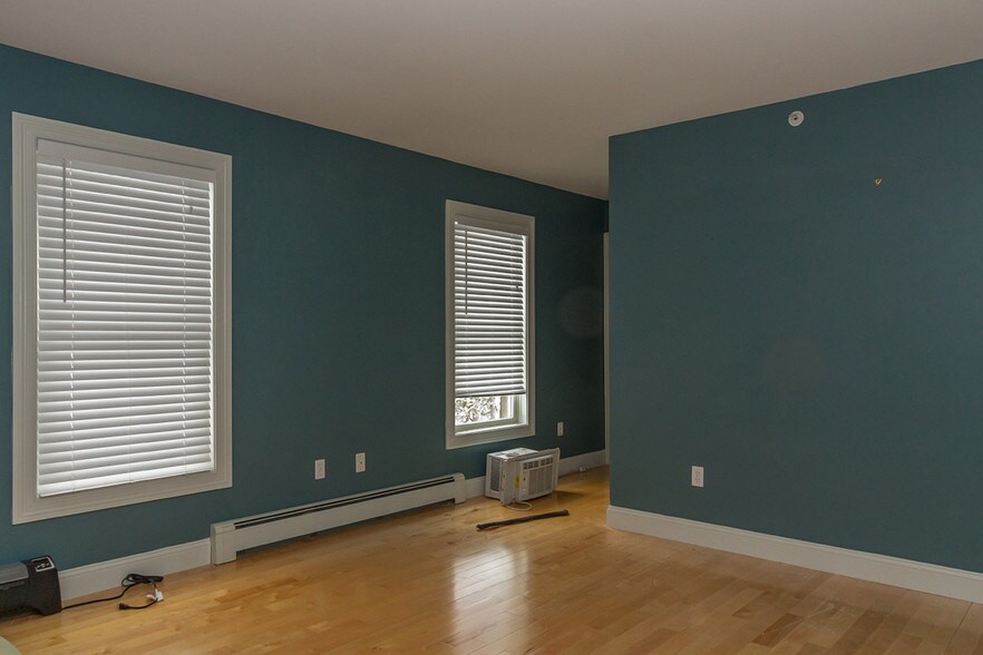 More Photos Of 72 Elm St, Camden Hospitality For Sale