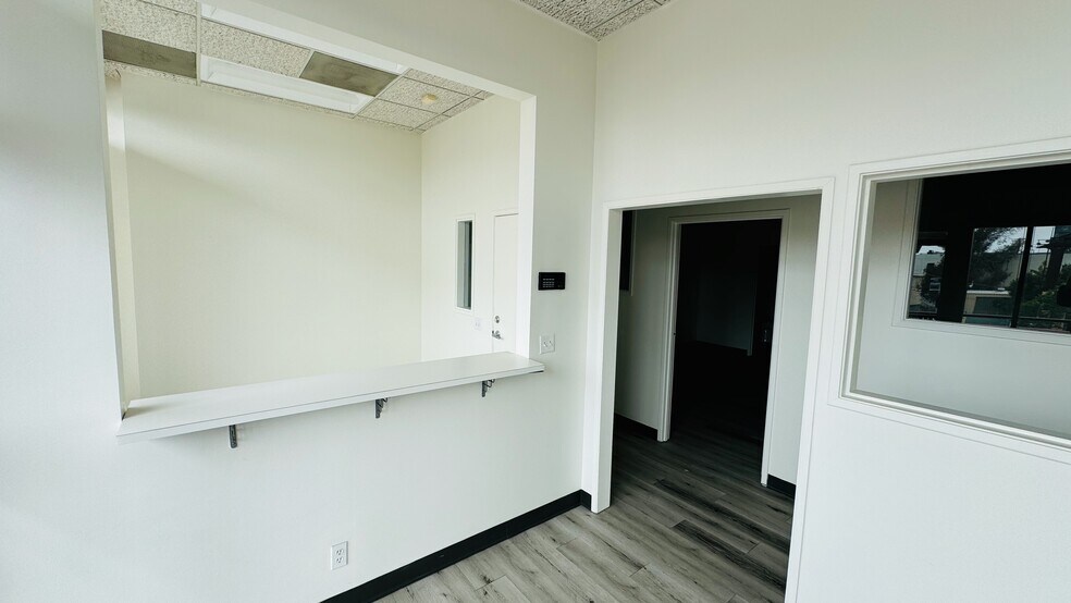 More Photos Of 11901 Santa Monica Blvd, Los Angeles Storefront Retail Office For Lease