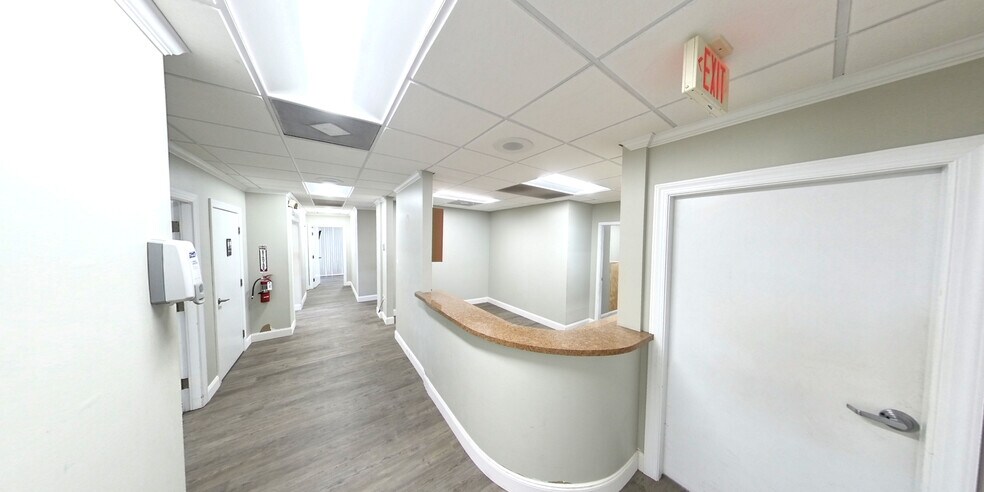 More Photos Of 8837 Goodbys Executive Dr, Jacksonville Medical For Lease