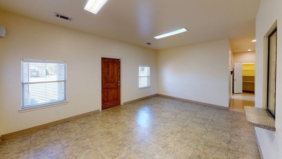 More Photos Of 2451-2461 Robinson Rd, Grand Prairie Medical For Sale