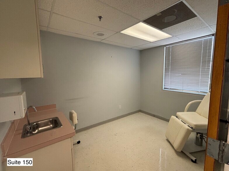 More Photos Of 14100 Fivay Rd, Hudson Medical For Lease