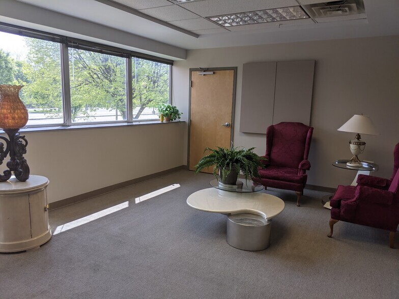 More Photos Of 184 Salem Ave, Dayton Office Residential For Lease