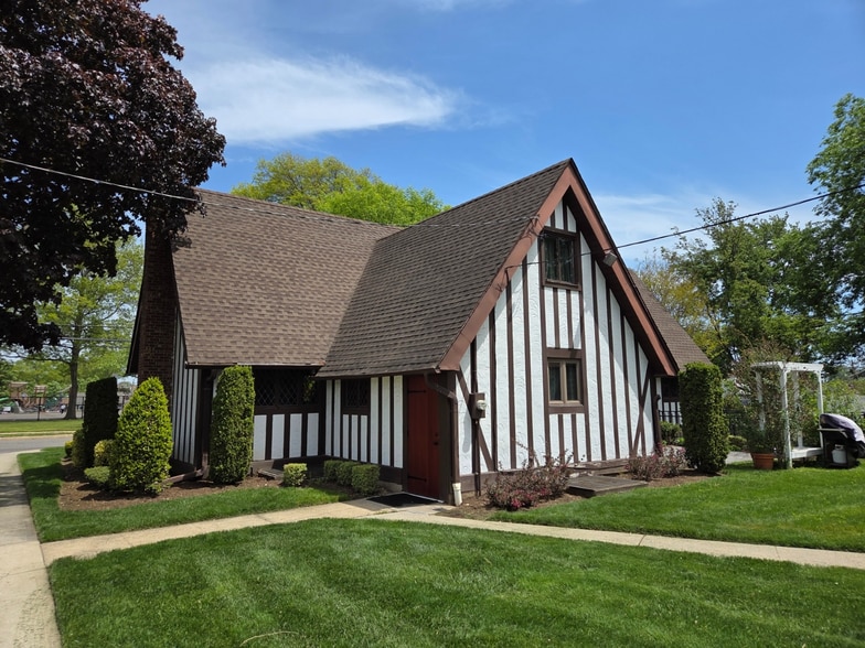More Photos Of 252 Rushmore Ave, Carle Place Religious Facility For Sale