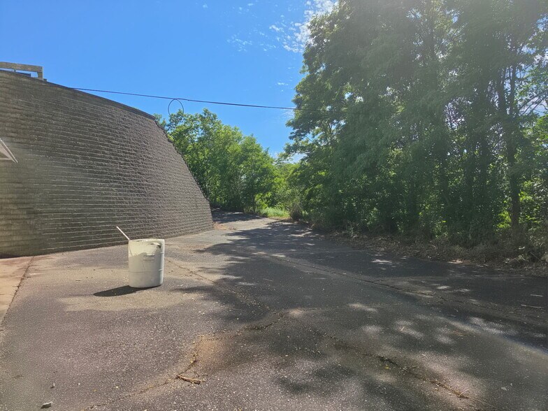 More Photos Of 4317 Sunset Blvd, Steubenville Convenience Store For Lease