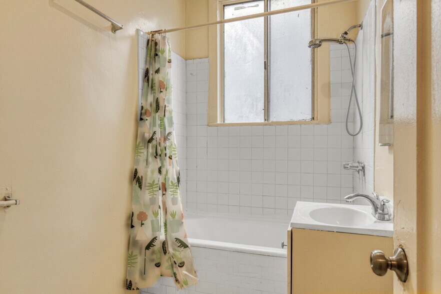 More Photos Of 844 W Martin Luther King Jr Blvd, Los Angeles Apartments For Sale