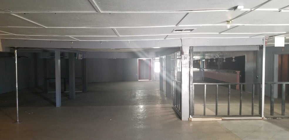 More Photos Of 2435 S K St, Tulare Bar For Sale