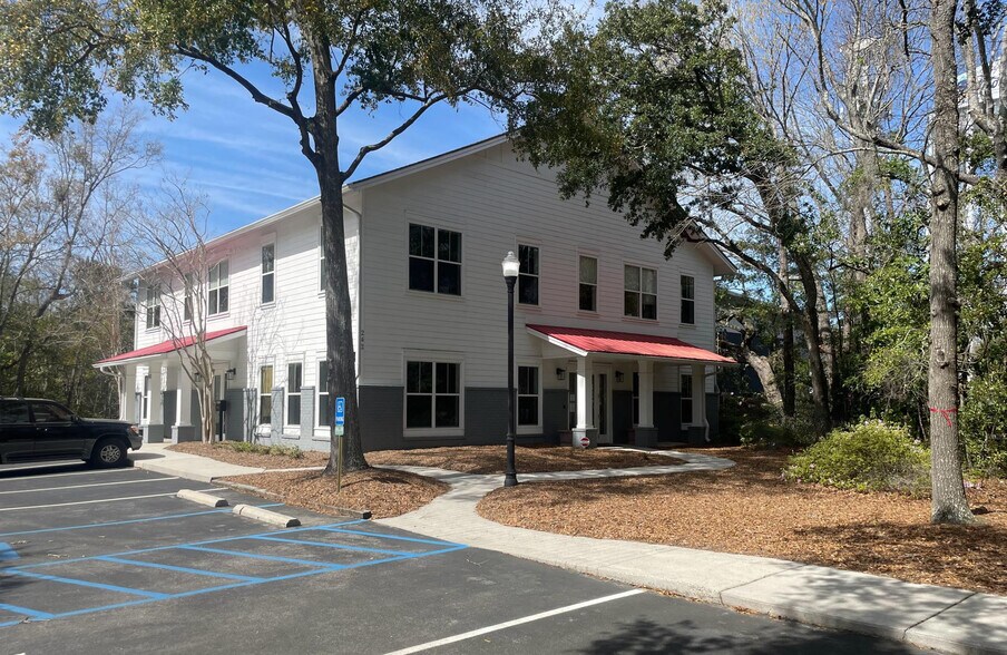 Primary Photo Of 242 Mathis Ferry Rd, Mount Pleasant Medical For Lease