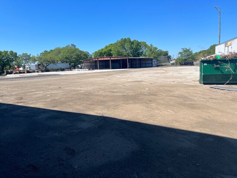 More Photos Of 2102 Orient Rd, Tampa Warehouse For Sale