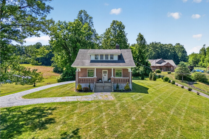More Photos Of 132 Christiansburg Pike NE, Floyd Flex For Sale