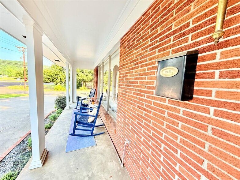 More Photos Of 2802 W Main St, Russellville Office For Sale