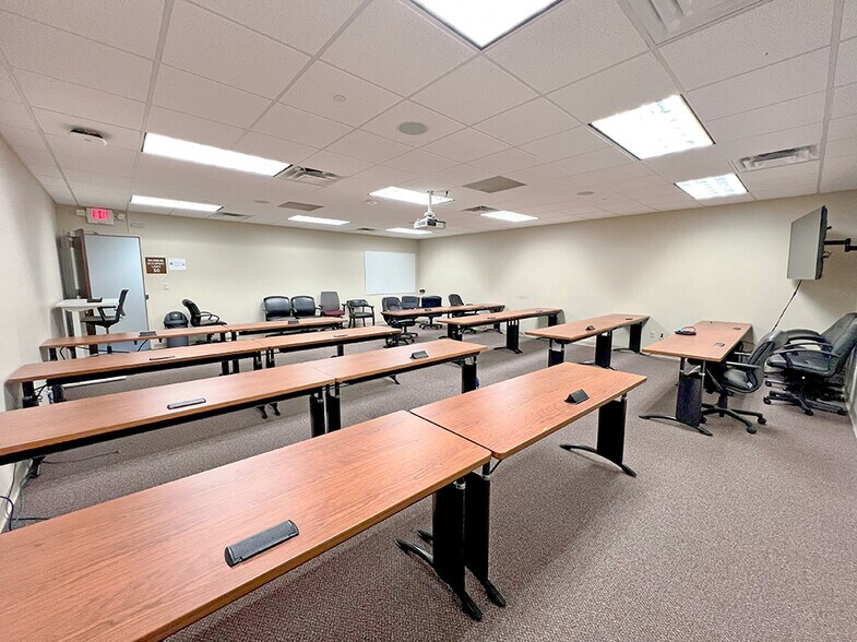 More Photos Of 620 Pierce Blvd, O'Fallon Office For Lease