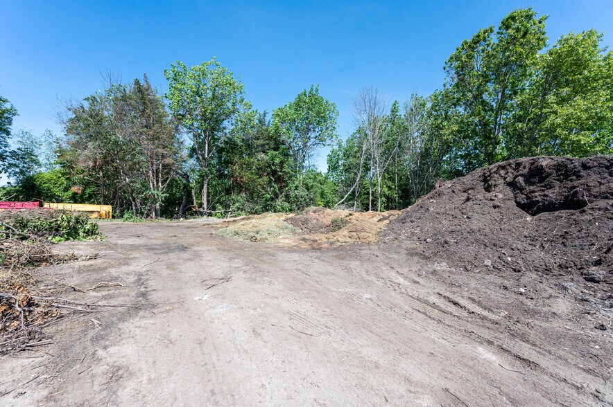 More Photos Of 86 Newburyport Tpke, Newbury Auto Dealership For Sale