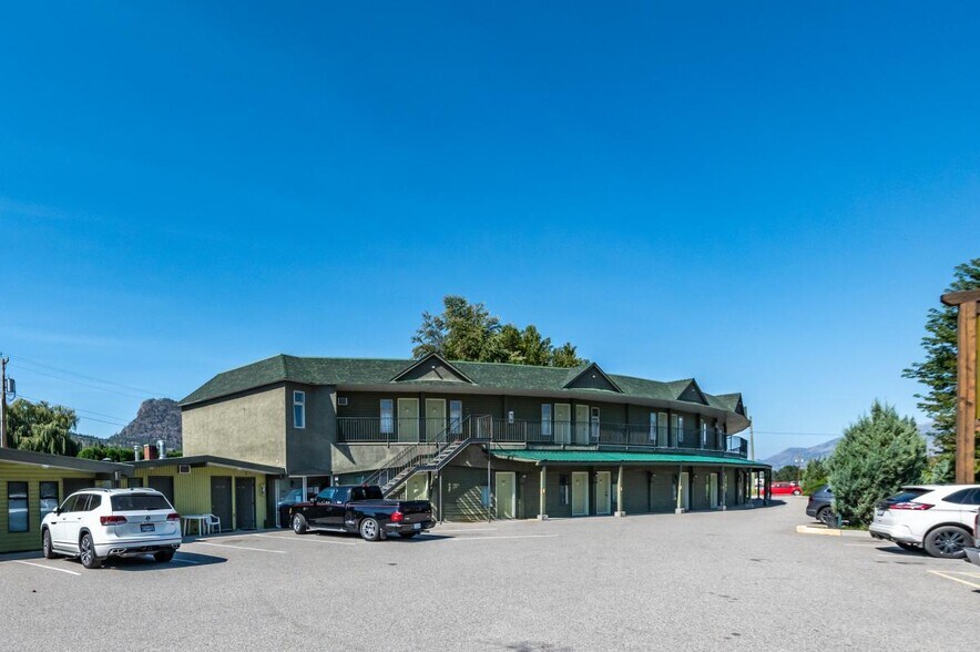 More Photos Of 2107 Tait St, Summerland Hotel For Sale
