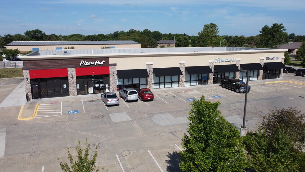 More Photos Of 1601-1613 E Peoria St, Paola Freestanding For Sale