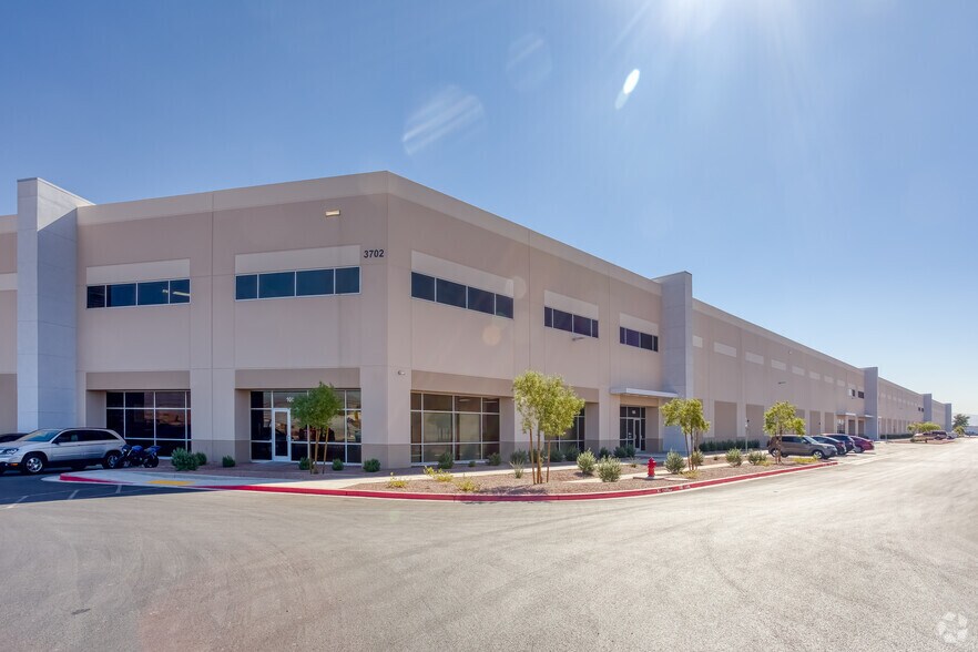 More Photos Of 3702 N Las Vegas Blvd, Las Vegas Warehouse For Lease