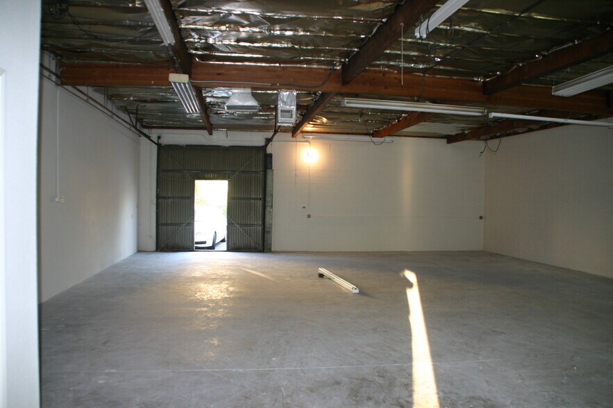 More Photos Of 6728-6732 San Fernando Rd, Glendale Showroom For Lease