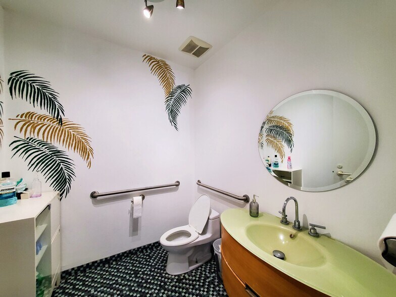 More Photos Of 11426 Ventura Blvd, Studio City Loft Creative Space For Sale