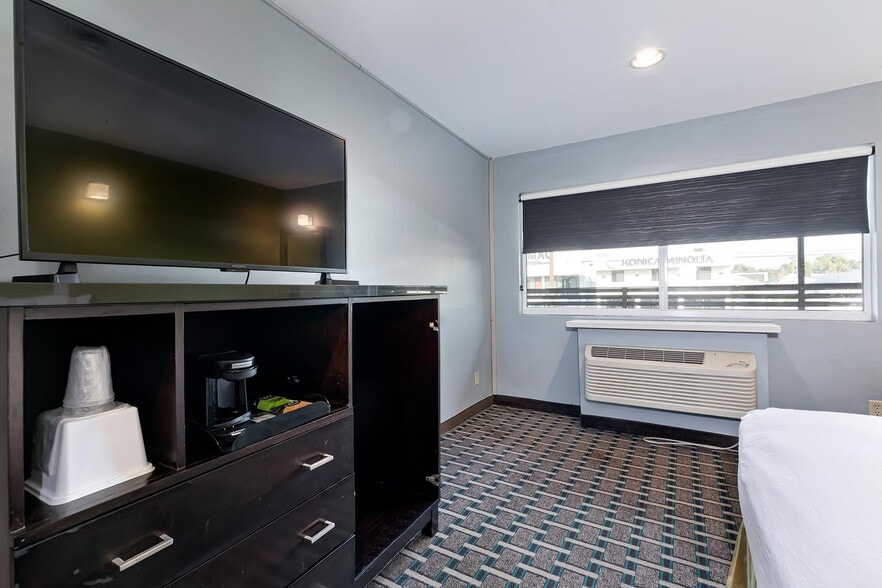 More Photos Of 1717 S Vermont Ave, Los Angeles Hotel For Sale