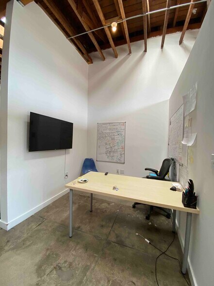 More Photos Of 5009-5011 York Blvd, Los Angeles Storefront For Sale