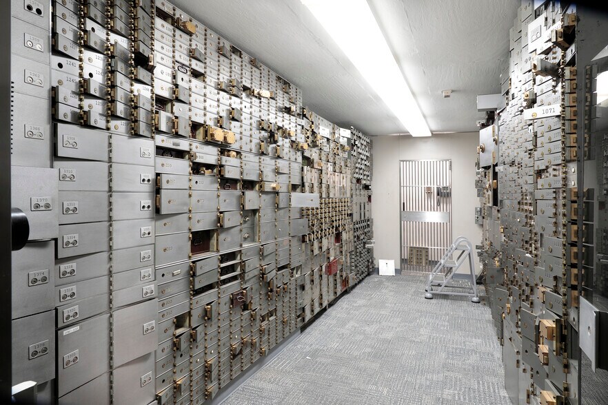 More Photos Of 200 W Broad St, Hazleton Bank For Lease