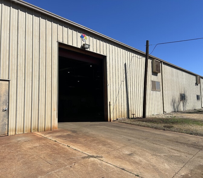 More Photos Of 5844 N Broadway Ave, Park City Industrial For Sale