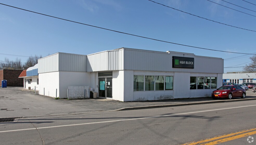 Primary Photo Of 3628 Ransomville Rd, Ransomville Auto Dealership For Lease