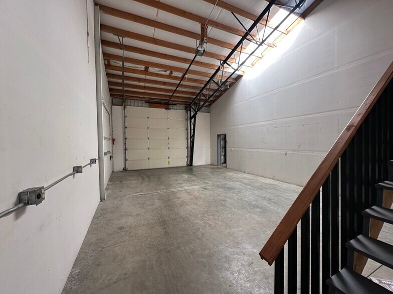 More Photos Of 24400 Old 44 Dr, Millville Flex For Sale
