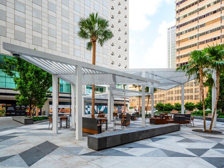 More Photos Of 200 S Biscayne Blvd, Miami Coworking Space