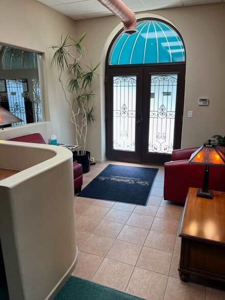 More Photos Of , Des Moines Office For Sale