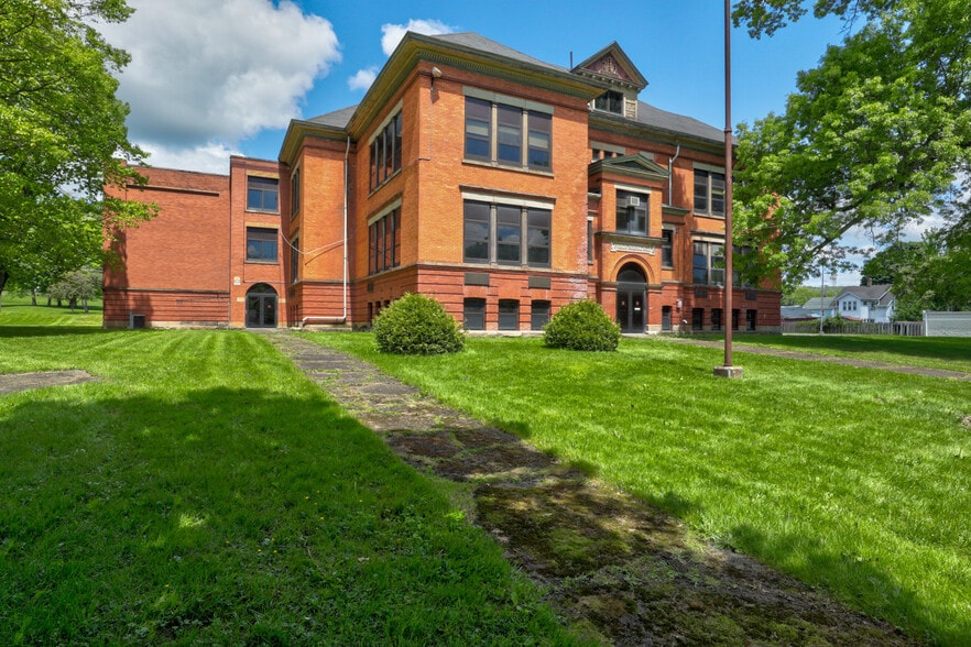 More Photos Of 1101 E 2nd St, Jamestown Schools For Sale